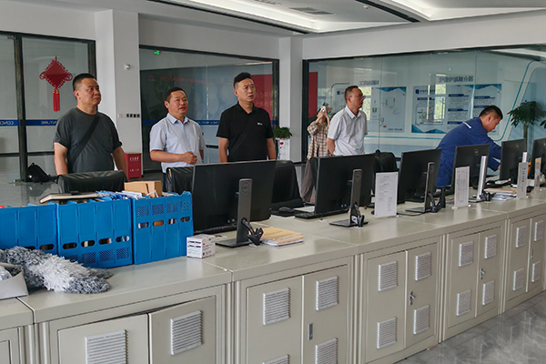 1756798013164877.jpg 參觀(guān)中控室.jpg